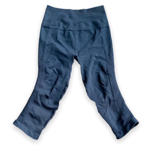 Lululemon Ebb And Flow Crop II Black size 6 - Picture 13 of 15